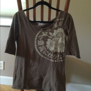 Lucky brand brown tee with Asian motif.